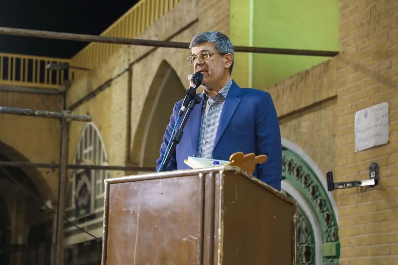 همنشینی با آیات نورانی قران کریم از بزرگترین توفیقات الهی است