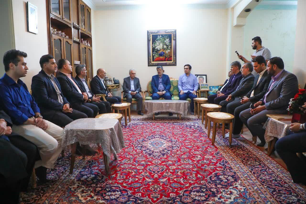یزد همچنان در صدر؛ تجلیل استاندار یزد از رتبه هفتم کنکور