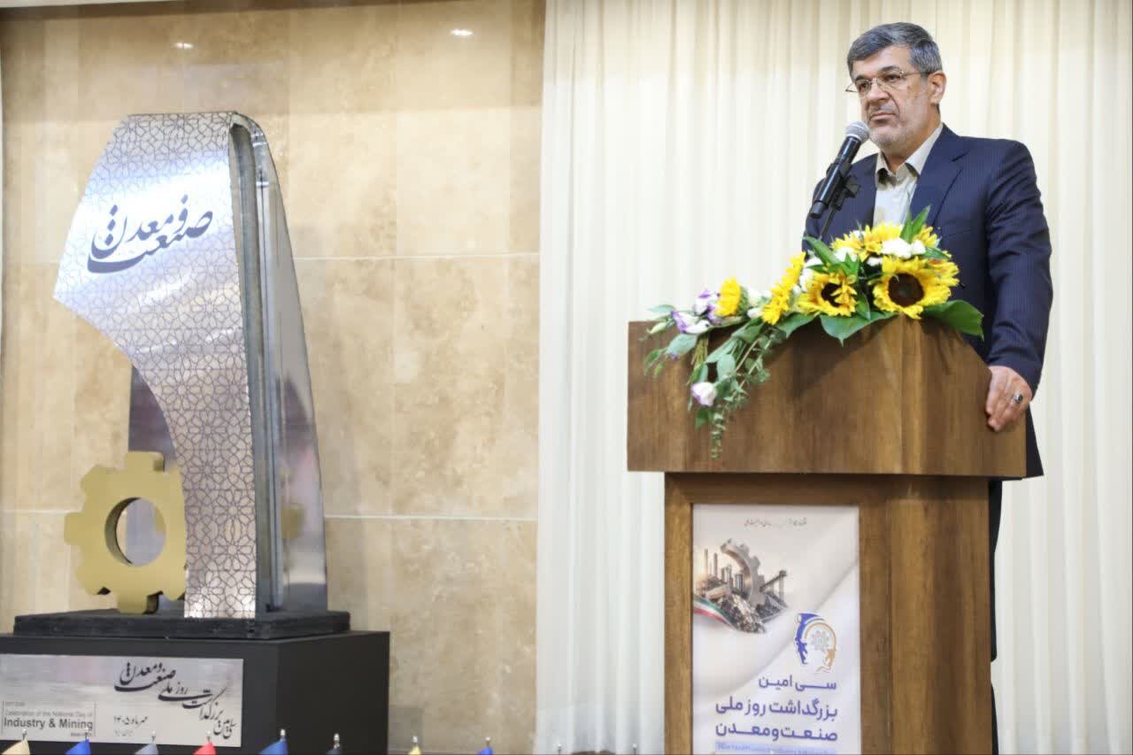 استاندار یزد: صنعتگران، پیشران توسعه انسانی و اقتصادی استان یزد هستند
