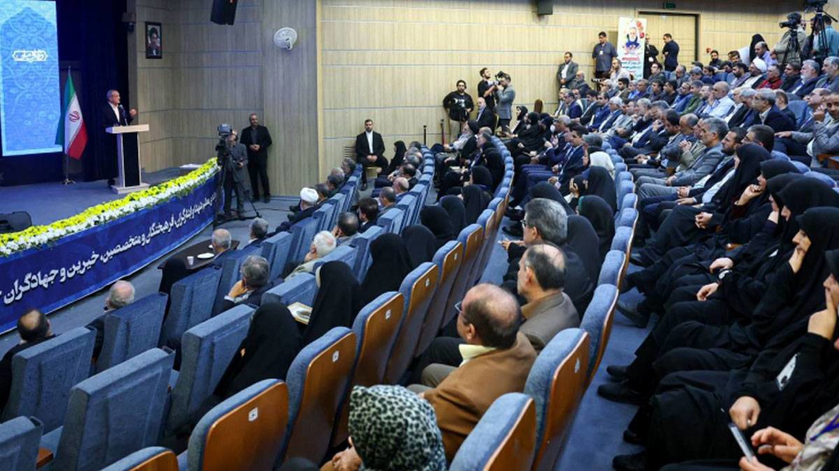 پزشکیان:سلامت جامعه فراتر از خدمات بهداشتی و درمانی است