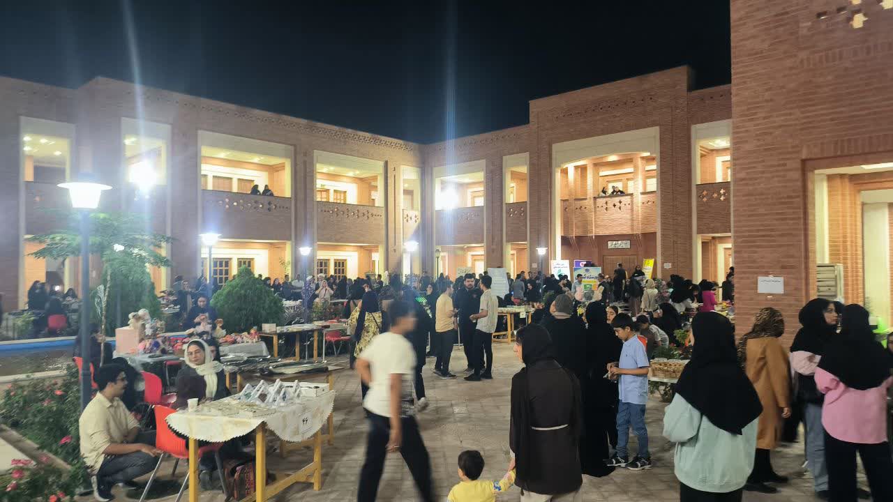 برپایی بازارچه مشاغل خانگی و صنایع‌دستی در پردیس مهریز دانشگاه یزد