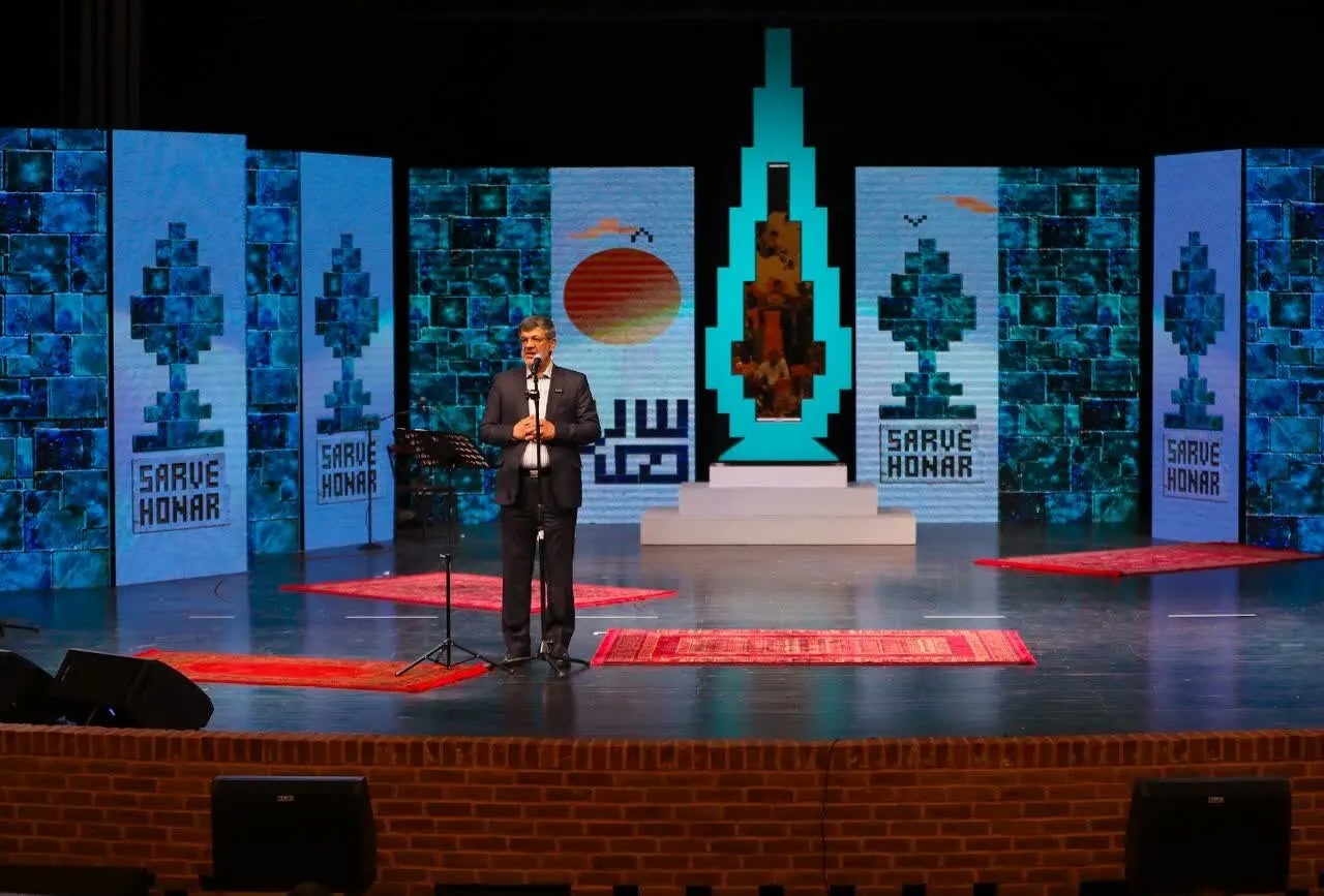 هنرمندان، زیبایی، لطافت و نشاط را به جامعه تزریق می‌کنند
