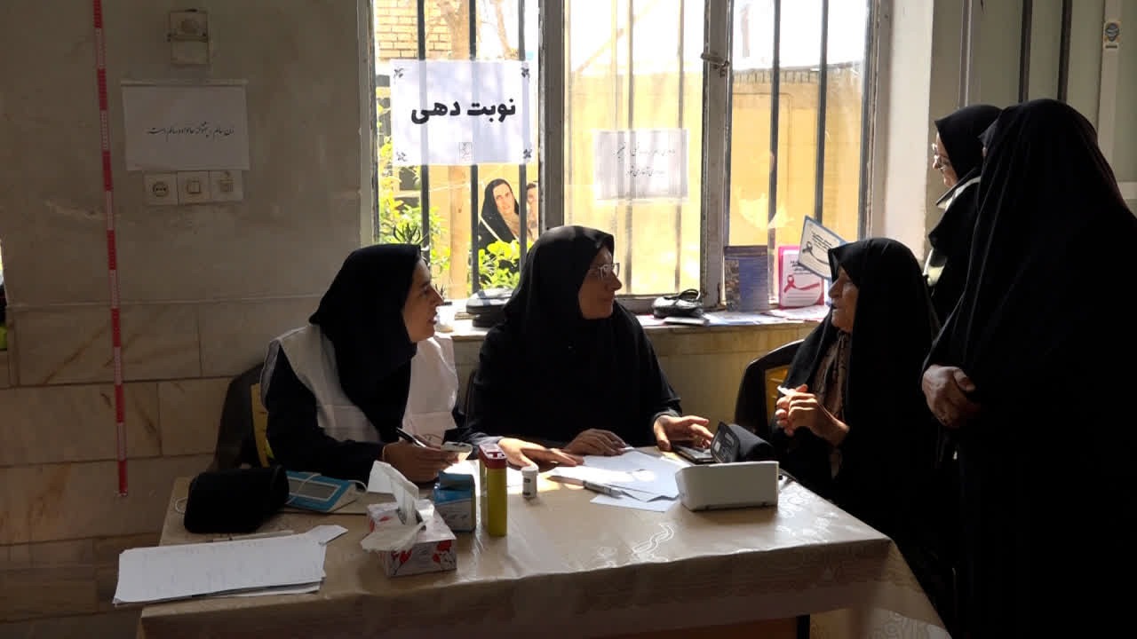 ویزیت رایگان متخصصان در محلات کم‌برخوردار بافق