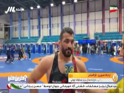 حسن یزدانی پس از کسب مدال برنز ...